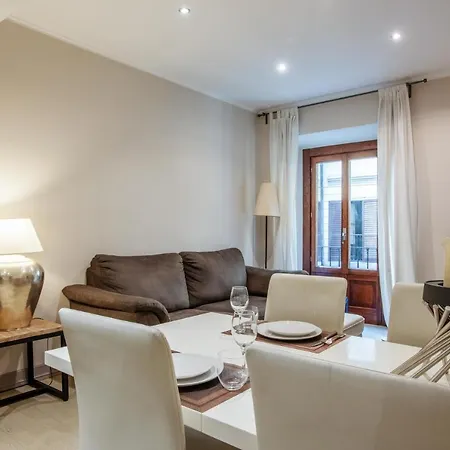 Apartment Gemma Preziosa Tra Il Castello Sforzesco Ed Il Duomo Di By Easylife Milan